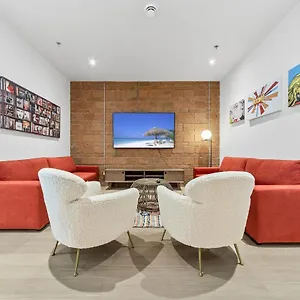 majestic-3-bedrooms-3-baths-sleep-10-aaa-location.hotels-in-montreal.org/