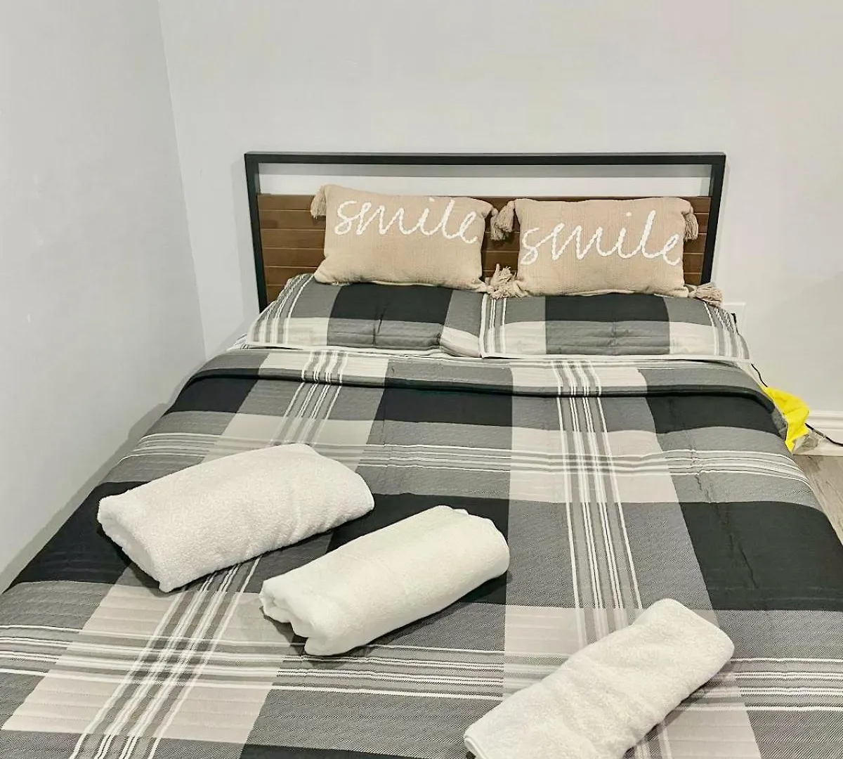 Cozy Room In A Quiet Neighbourhood Toronto Homestay