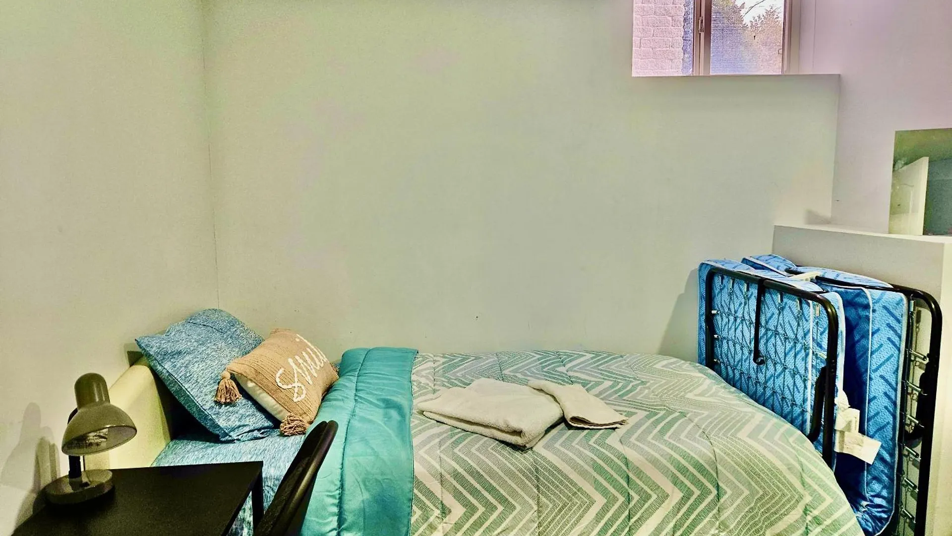 Cozy Room In A Quiet Neighbourhood Toronto 0*,  Canada